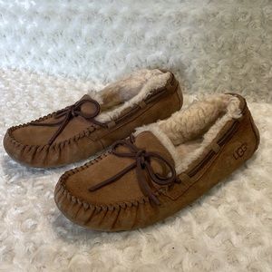 UGG DAKOTA SLIPPERS FOR WOMEN’S SIZE 7